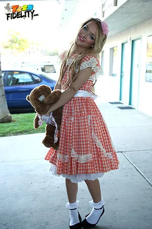 Sweet teen beauty Carmen Callaway is passionately swallowing cock with pussy and mouth