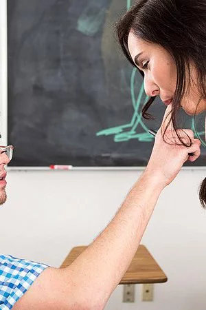 Anastasia Fucks A Nerd