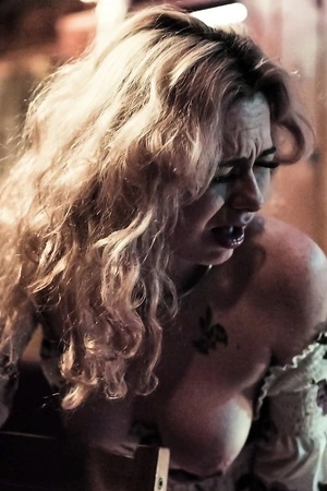 Wavy-haired MILF Siouxsie Q gets fucked balls deep