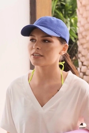 Petite brunette Reyna De La Cruz gets pounded on the floor