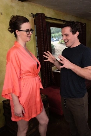 Nymphomaniac brunette Jay Taylor gets fucked during a massage