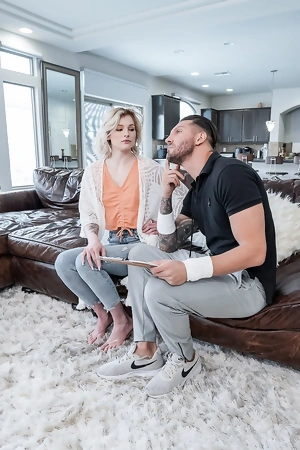 Petite MYLF Hyley Winter shows off her excellent anal riding skills