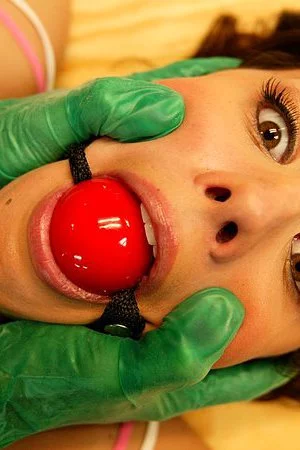 Ballgagged brunette girl Brooke Adams gets her pussy dildoed and pumped.