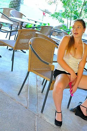 Delicious blondie Aurielee Summers makes sweet love to her big red toy after stripping nude outside