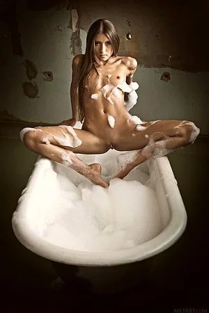 Spectacular girl Emilia Sky is a brunette hottie and she is posing naked in the bath tub