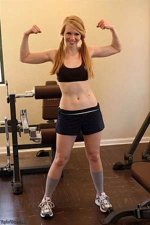 Blonde teen babe Taylor True works out and shows us her bod in her workout clothes