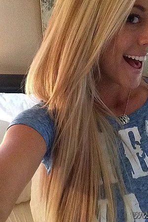 Seducing blonde Xo Gisele is playing with her melons and squeezing them so good