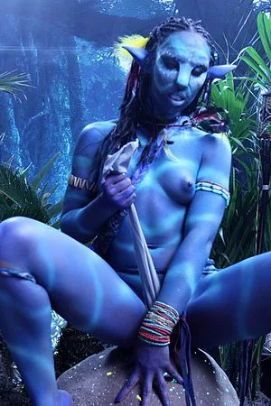 Sexy girl Misty Stone as Neytiri spreads her legs and shows her bare snatch