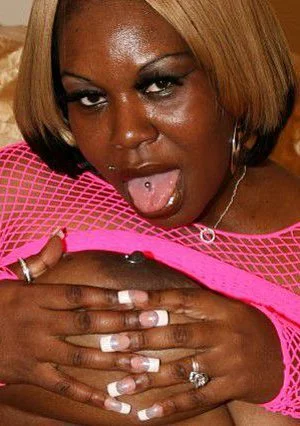 Black BBW whore Cherry Bomb in pink fishnet top gets her snatch licked and fucked