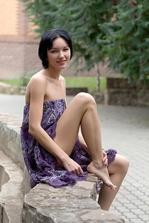 Petite brunette babe Loreen A flashes her skirt and shows off her magnificent vagina.