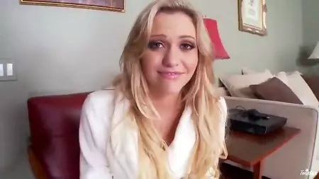 The perverted blonde girl Mia Malkova is gonna seduce the guy with nude flashes