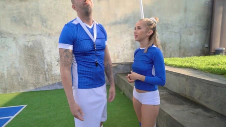 Geishakyd sucks thick throbbing cock and gets screwed outdoors