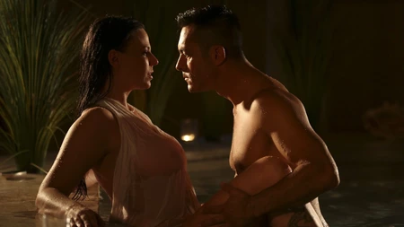 Dark-haired MILF Simony Diamond gets fucked in the water