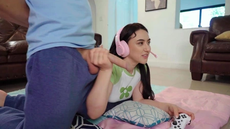 Bootylicious gamer chick Mandy Muse gets fucked well