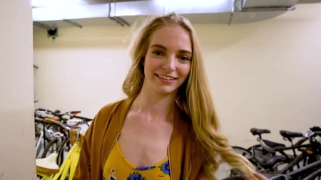 Long-haired gal Lana Sharapova screwed in the living room