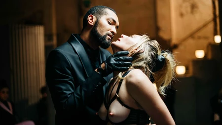 Insatiable blonde MILF Mona Wales shagged by handsome black dude