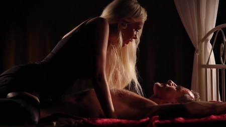 Bosomed blonde MILF Amber Jayne gets what she wanted