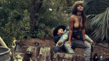 Dark-skinned cowgirl Jenna Foxx gets pounded outdoors