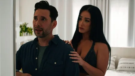 Bosomed hottie Jennifer White screwed by her cocky roommate