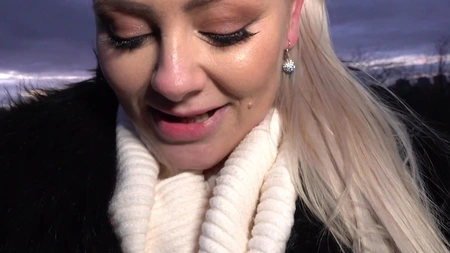 Easygoing blonde MILF Alexa Bold serves big throbbing cock for some cash