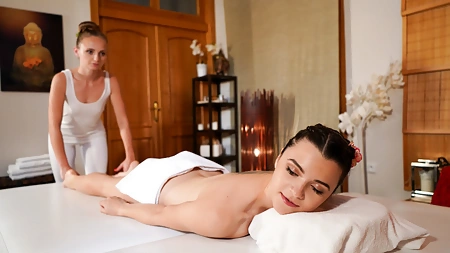 Oily lesbians Hayli Sanders and Lady Bug bring each other to orgasm